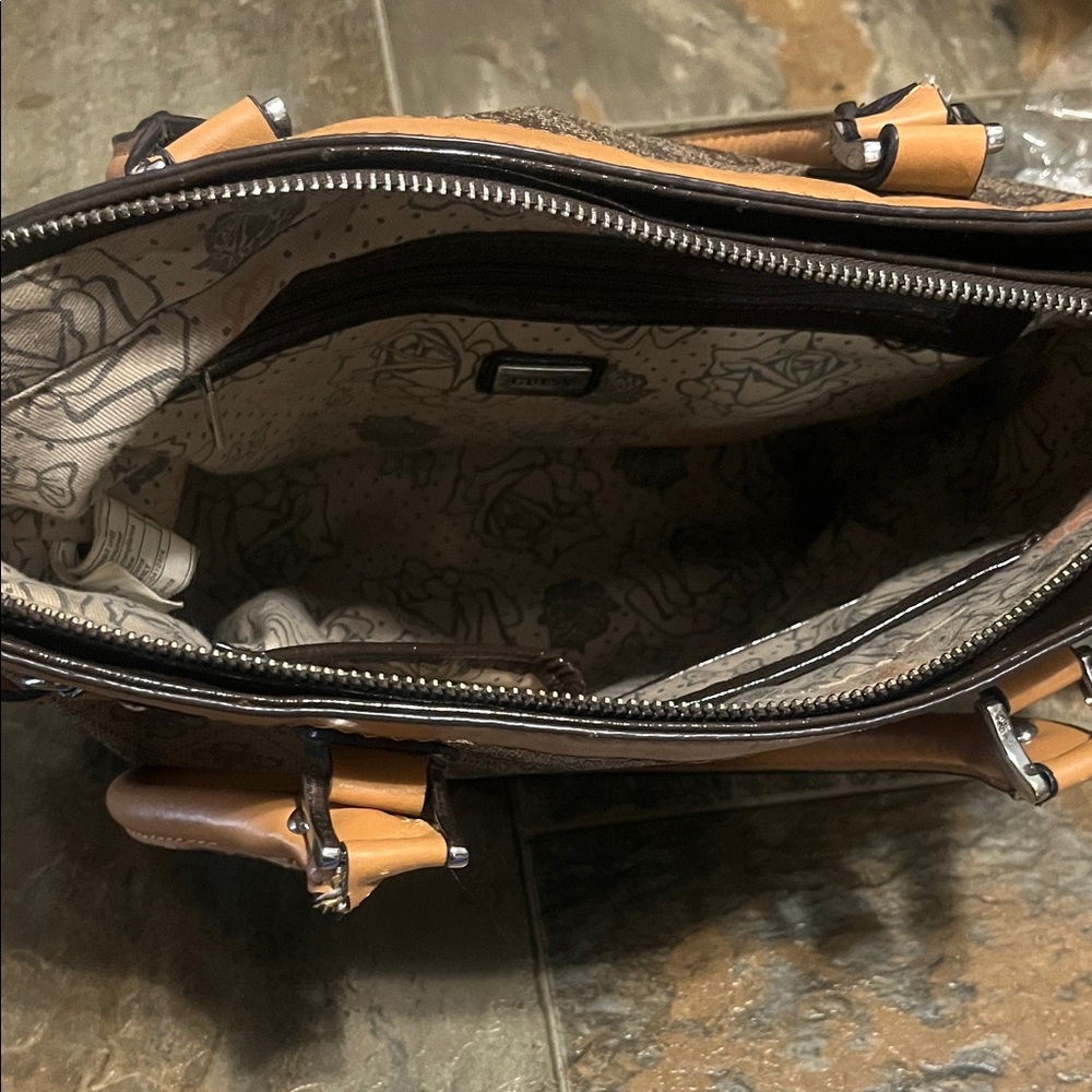 GUESS LOGO SATCHEL - Picture 2 of 6